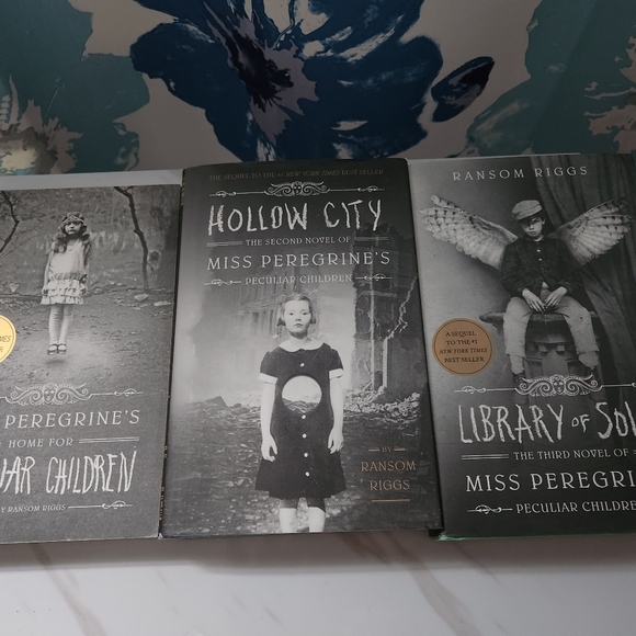 Autographed Ransom Riggs Miss Peregrine trilogy - Picture 2 of 4